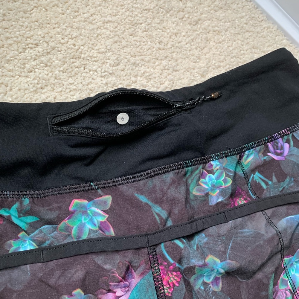Lululemon Speed Short 2.5 Curious Jungle Multi - Picture 3 of 4